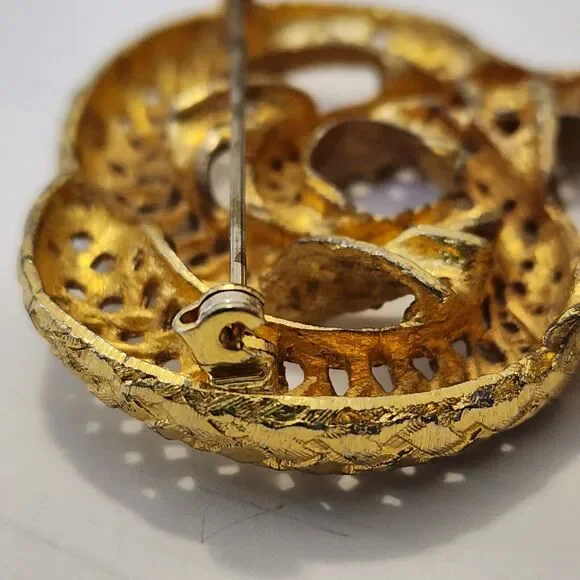 Rare Vintage Signed BSK Gold Tone Triple Ring Pretzel Shaped Basket Weave Brooch